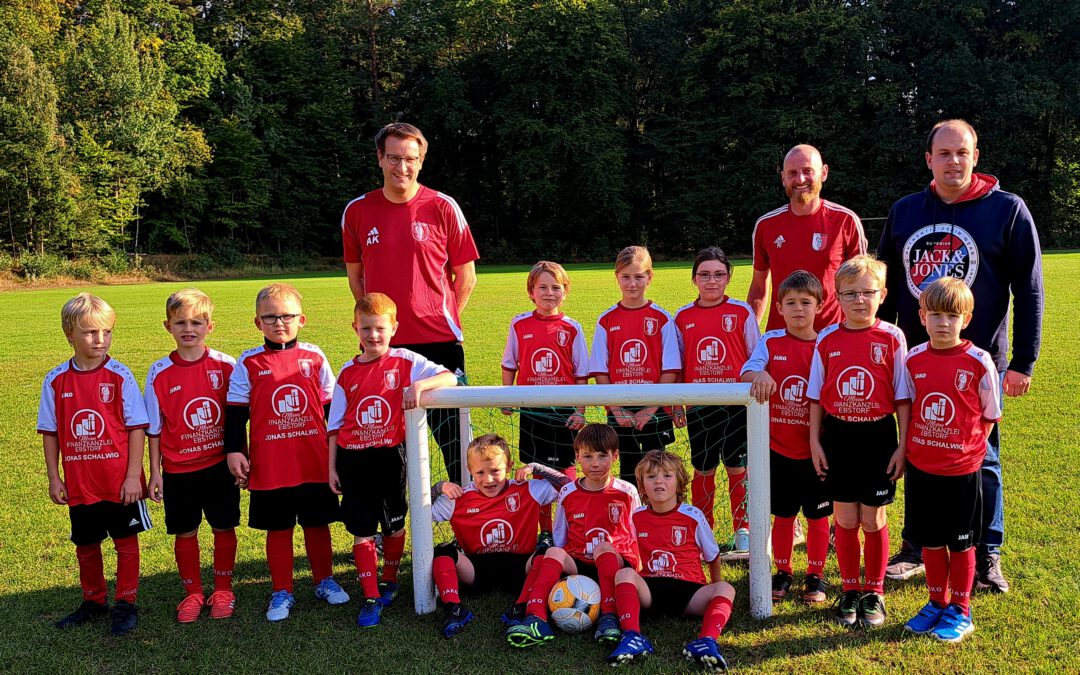Neue Trikots für das Team der U8-Fußballer